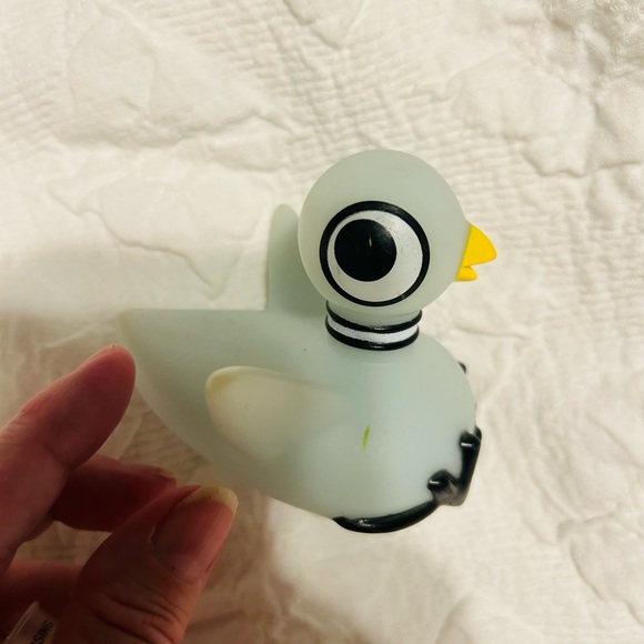 The Pigeon Needs a Bath Book by Mo Willems - Picture 4 of 7